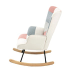 Poltrona a dondolo Mid-Century in tessuto con gambe in legno e lino patchwork