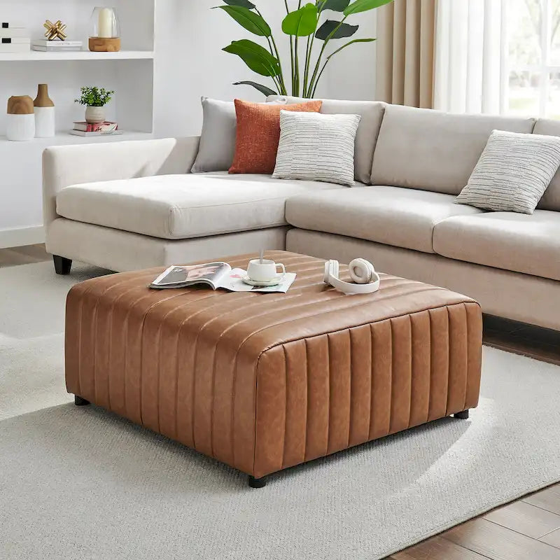 Pouf/tavolino quadrato in similpelle, poggiapiedi rivestito a capitonné con gambe in legno per soggiorno
