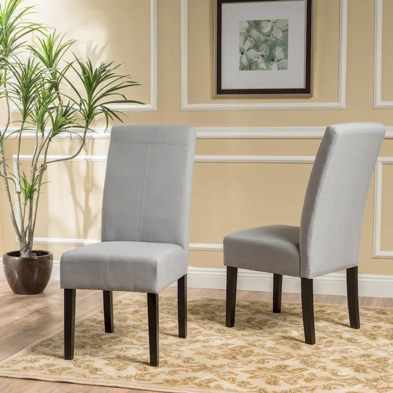 Sedia da pranzo contemporanea con tappezzeria a punto T e gambe in legno massello