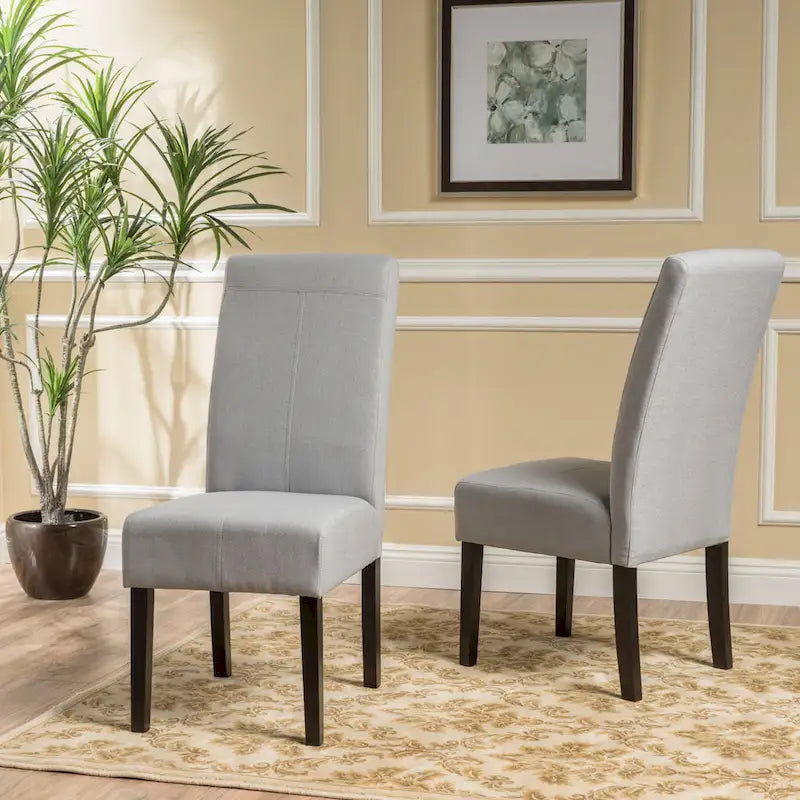 Sedia da pranzo contemporanea con tappezzeria a punto T e gambe in legno massello
