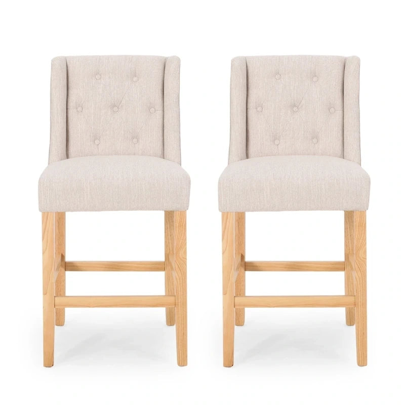 Sgabello da bancone con schienale ad ala, capitonné e gambe in legno di hevea naturale