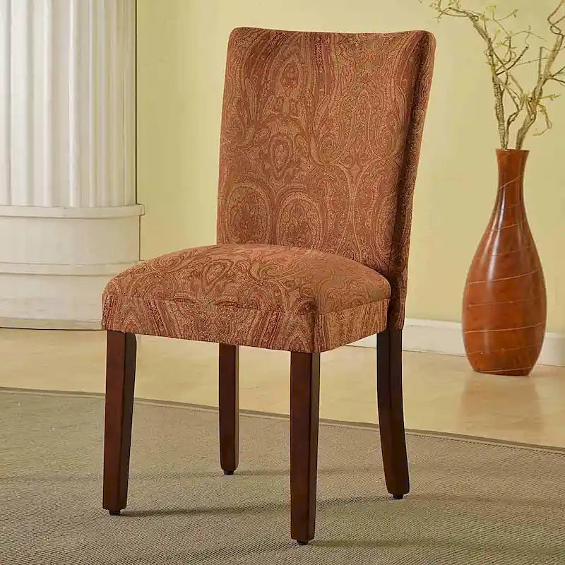 Sedia da pranzo Parsons imbottita in damasco rosso e oro con gambe in legno