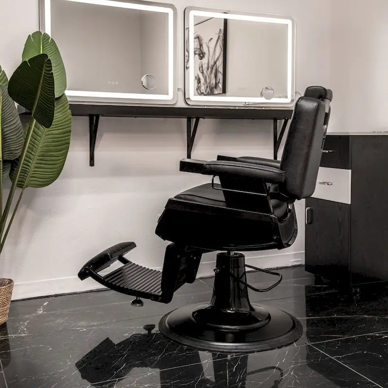 Poltrona da Barbiere Idraulica Resistente – Reclinabile a 45°, Rivestimento in Vinile, Capacità 300 kg, Nera