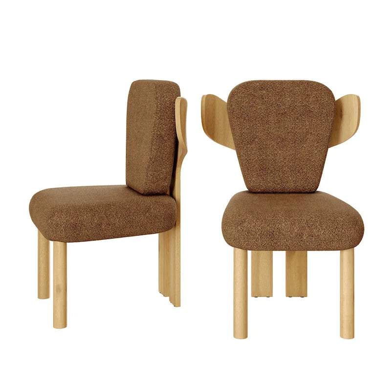 Sedia da pranzo con schienale a pozzetto imbottita in tessuto Teddy con gambe in legno massello