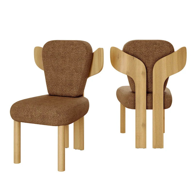 Sedia da pranzo con schienale a pozzetto imbottita in tessuto Teddy con gambe in legno massello