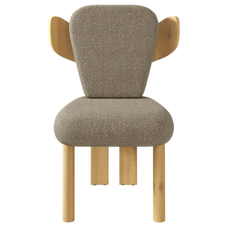 Sedia da pranzo con schienale a pozzetto imbottita in tessuto Teddy con gambe in legno massello