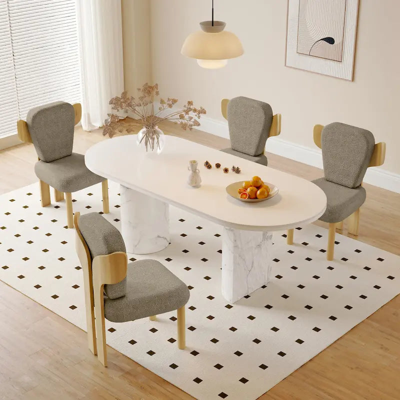 Sedia da pranzo con schienale a pozzetto imbottita in tessuto Teddy con gambe in legno massello